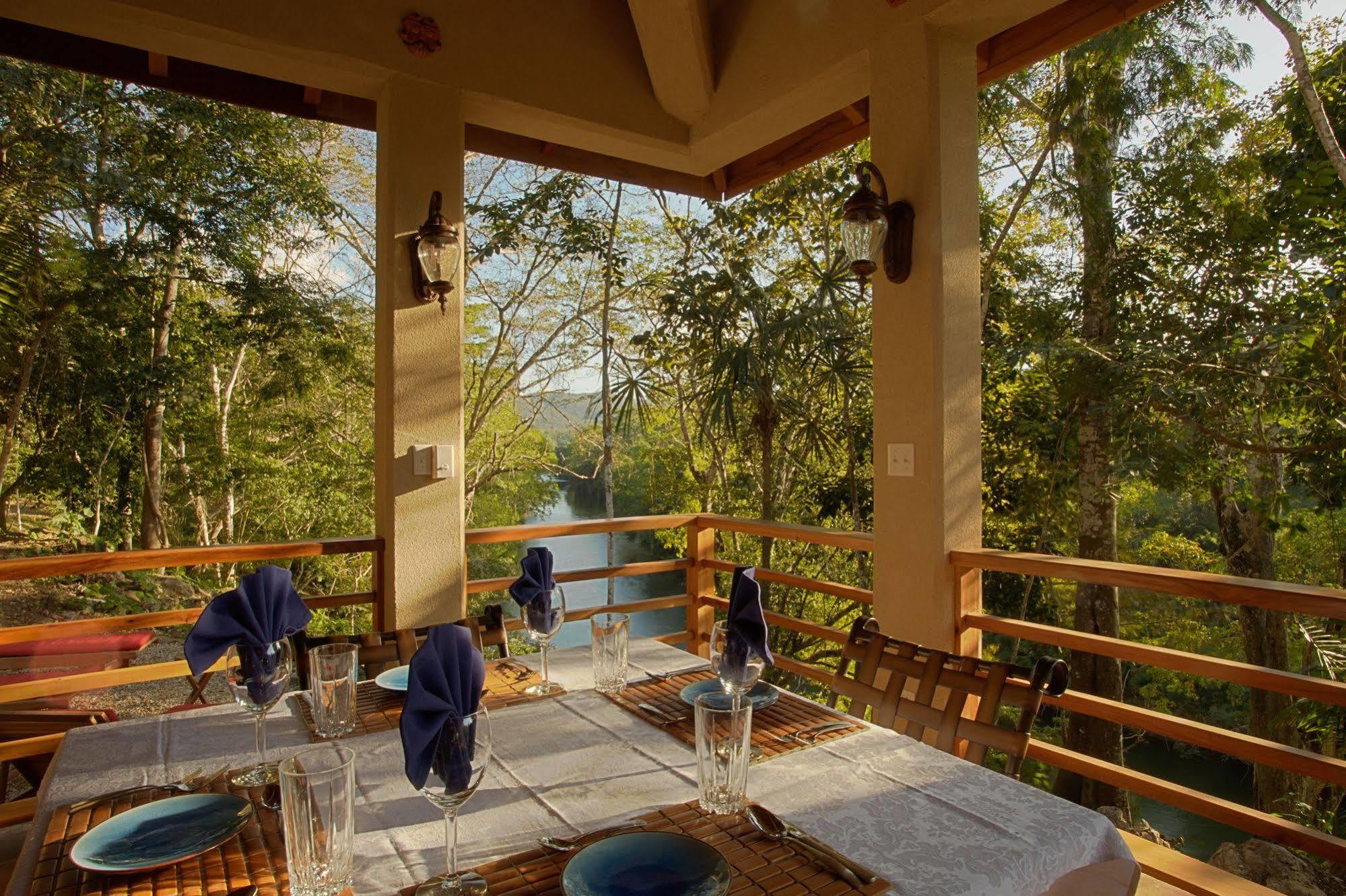 Mystic River Resort San Ignacio Eksteriør bilde